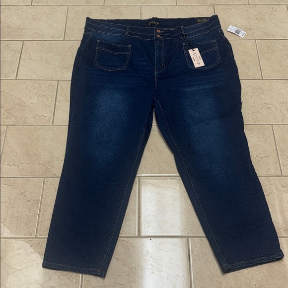 High-Waisted Blue Jeans - Picture 3 of 15